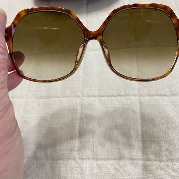Vera Bradley Sunglasses    - Picture 3 of 10